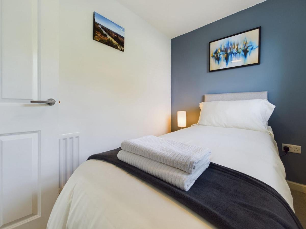 247 Serviced Accommodation In Stafford- 3Br Townhouse Exterior foto