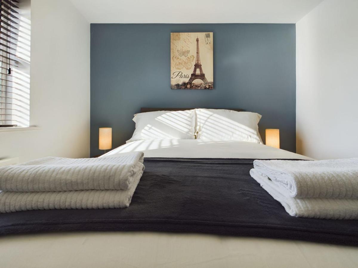 247 Serviced Accommodation In Stafford- 3Br Townhouse Exterior foto
